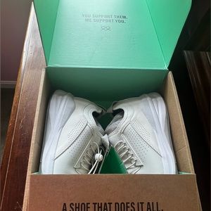 Brand NEW pair of Women’s Classic Clove fluid resistant healthcare shoes.